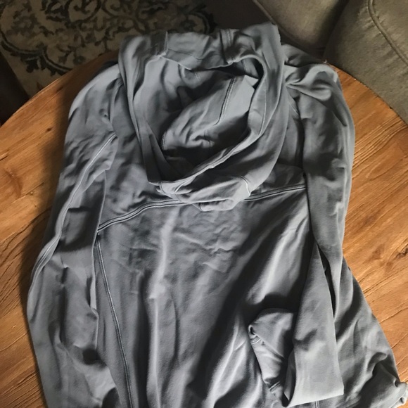 Lululemon long sleeve base layer - Picture 3 of 12